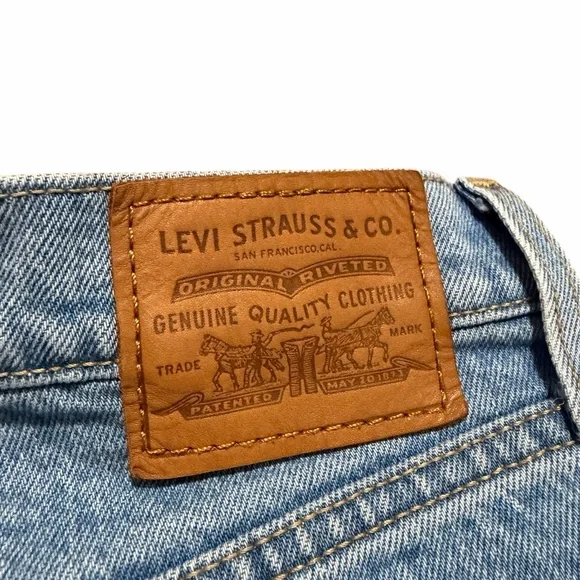 Levi's Premium Ribcage Straight Denim Shorts Frayed Hem | Light Wash | Size 27 - Picture 6 of 7